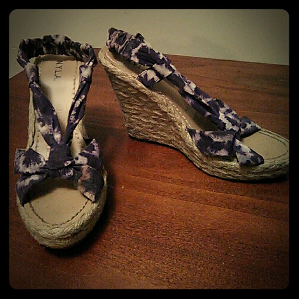 N.Y.L.A. Wedges size 9